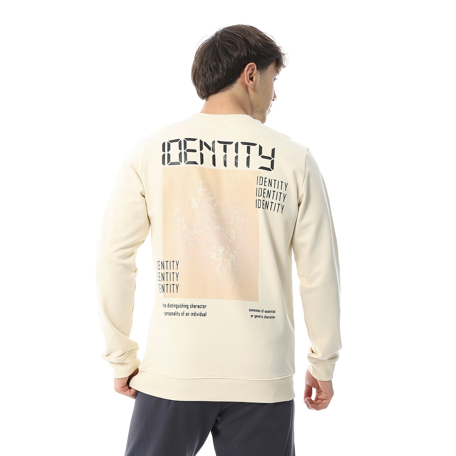 سويت شيرت مع طباعة "IDENTITY" رجالي - أوف وايت