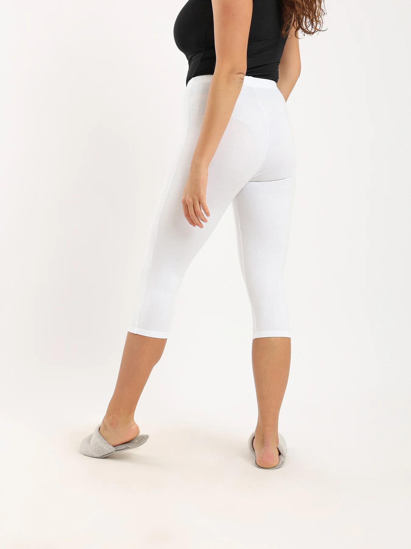 Women's Capri Leggings for Comfort and Style - White