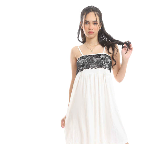 Off-White Short Nightgown & Robe Set with Decorative Lace