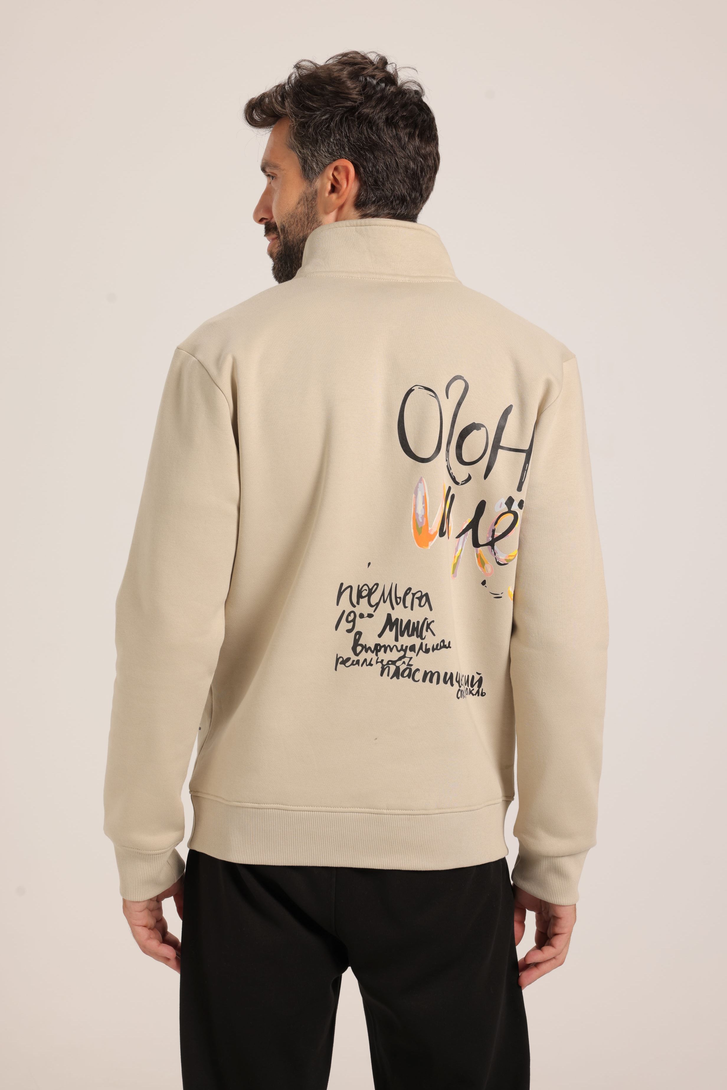 Men’s Casual Beige Sweatshirt – Half-Zip with Unique Print